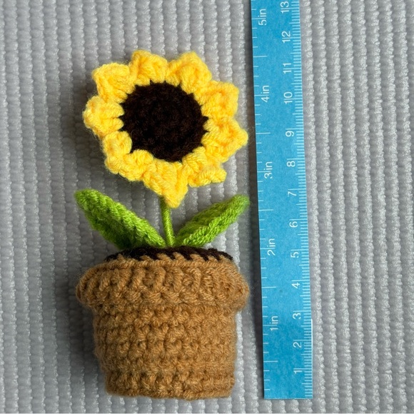 Handmade Crochet Sunflower Mini Potted Plant Knitted Handcrafted Sunflower - Picture 3 of 7